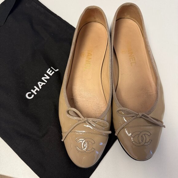 CHANEL Shoes - Chanel Interlocking CC Logo Black Patent Leather Ballet Flat Size EU37.5 / US7